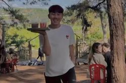 Minh Vương thành 'phục vụ bàn' cho Xuân Trường và đồng đội