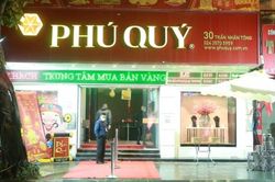 Bất chấp thời tiết rét buốt, có người đứng xếp hàng từ 3h sáng mua vàng ngày Thần tài