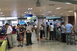 Khách đi máy bay hoảng hốt phát hiện laptop 'không cánh mà bay'