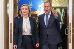 Anh thực hiện chiến thuật vừa răn đe vừa đàm phán với Nga về vấn đề Ukraine