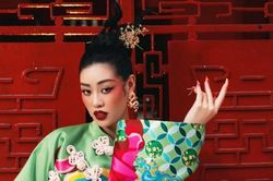 Hoa hậu Khánh Vân khoe sắc với áo dài ngày đầu năm mới