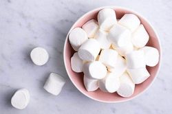 Nguy hại từ kẹo marshmallow không rõ nguồn gốc