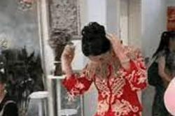Cô dâu cởi váy, hủy hôn ngay trong đám cưới vì bị nhà trai xúc phạm