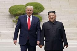 Ông Trump tiết lộ vẫn giữ liên lạc với Chủ tịch Triều Tiên Kim Jong-un