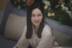 Son Ye Jin xuất hiện xinh đẹp, cười rạng rỡ sau khi tuyên bố kết hôn với Hyun Bin