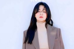 Song Hye Kyo biểu cảm u buồn trong bộ ảnh mới nhưng vẫn khiến fan 'tan chảy' với nhan sắc tuổi 41