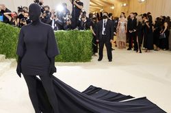Kim Kardashian không muốn che kín mặt như 'Tử thần thực tử' ở Met Gala