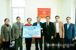Trao 6.490 suất quà cho người cao tuổi