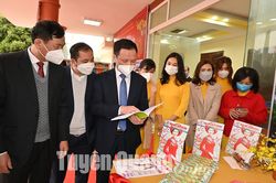 Trưng bày triển lãm sách báo mừng Đảng, mừng Xuân Nhâm Dần 2022