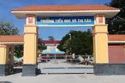 Cô hiệu trưởng nói gì về một học sinh lớp 2 không biết đọc?