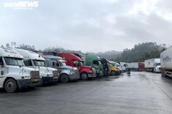 Sau Tết, 1.600 xe hàng lại ùn ứ ở cửa khẩu ở Lạng Sơn