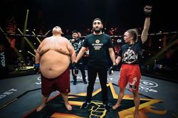 Trận MMA chênh lệch 180 kg ở Nga