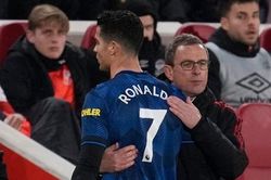 HLV Rangnick bảo vệ Ronaldo trước chỉ trích