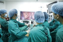 Nghĩ viêm họng thông thường, người đàn ông đi khám phát hiện ung thư