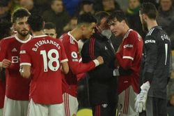 Các cầu thủ MU chê Ralf Rangnick lỗi thời, chán không muốn tập