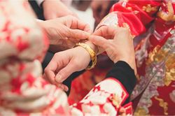Con dâu đưa mẹ chồng và bố ruột đến tận nơi đăng ký kết hôn vào đúng Valentine, lý do ai cũng thổn thức