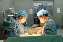 Cứu sống bệnh nhân sốc mất máu nguy kịch do thai ngoài tử cung bị vỡ