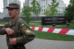 Mỹ lên kế hoạch sơ tán đại sứ quán ở Ukraine