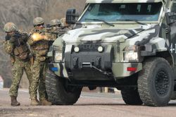 Ukraine diễn tập chống bạo động sát nơi Nga đóng quân