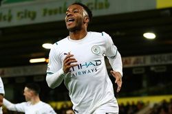 Norwich 0-4 Man City: Sterling lập hat-trick, Man City xây chắc ngôi đầu