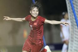 Tuyển thủ nữ được họ hàng mừng công riêng khi trở về Nghệ An