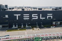 Tesla cắt bỏ thiết bị ở thước lái, hàng chục nghìn xe ảnh hưởng