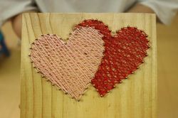 Sáng tạo tranh đinh, chỉ làm quà Valentine thu hút giới trẻ