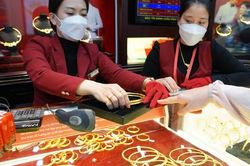 Tuần qua giá vàng biến động mạnh, bất ngờ trong ngày Thần Tài
