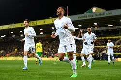 Sterling 'nổ' hat-trick, Man City xây chắc ngôi đầu