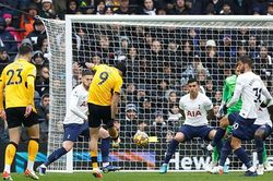 Vỡ nát trên sân nhà, Tottenham thua trận thứ 3 liên tiếp