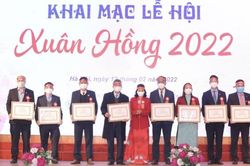 15 năm Lễ hội Xuân hồng: 'Hành trình trao đời sự sống'
