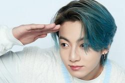 Jungkook BTS công khai đi chơi Valentine với người này, lại còn mặc đồ đôi