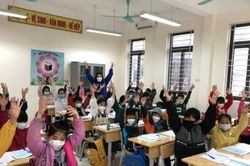 Gọi học sinh bằng 'con': Có nên cấm?