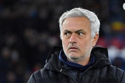 Roma nhọc nhằn có 1 điểm, Mourinho lại mắng học trò