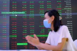 VN-Index tăng hơn 9 điểm nhờ cổ phiếu vốn hóa lớn và bất động sản