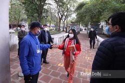 Hà Nội: Ngày đầu di tích mở cửa trở lại, người dân hào hứng tham quan