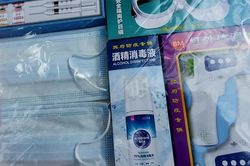 Chuẩn bị Rằm tháng Giêng: Có cả combo khẩu trang, vaccine