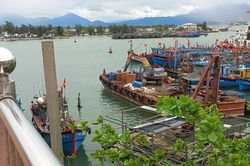 Vụ dùng sà lan xâm phạm hành lang an toàn cầu Mân Quang: Chủ phương tiện 'nhờn'cơ quan chức năng?
