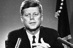 Tổng thống Kennedy được chôn cất với 'bảo bối' đặc biệt nào?