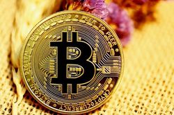 Giá Bitcoin hôm nay 15/2: Bitcoin hồi phục sau cú giảm thảm
