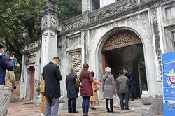 Di tích Văn Miếu - Quốc Tử Giám trong ngày đầu đón khách trở lại