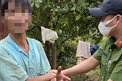 Kinh hãi con trai tâm thần giết mẹ trong rẫy vắng