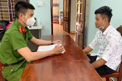 Hai thanh niên trói nhân viên bán hàng để cướp vàng