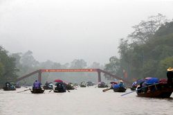 Chùa Hương không ùn tắc trong ngày khai hội