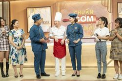 Hoàng Yến Chibi trổ tài 'Chuẩn cơm mẹ nấu' với MC Quyền Linh