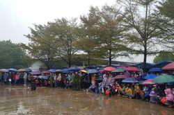 Hàng nghìn công nhân đình công đòi tăng lương ở Ninh Bình trong mưa rét