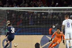 Messi lập kỷ lục buồn tại Champions League