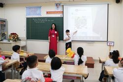 Thầy cô giáo không gọi học sinh là 'con' - có thật sự cần thiết?