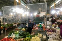 Giá đầu vào rau củ quả tăng, người mua thưa vắng