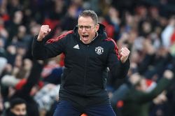 Rangnick miễn cưỡng đổi sơ đồ sau 24 phút bởi MU bị Brighton dồn ép